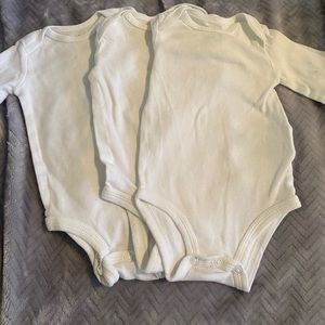 3 white long sleeve baby onesies